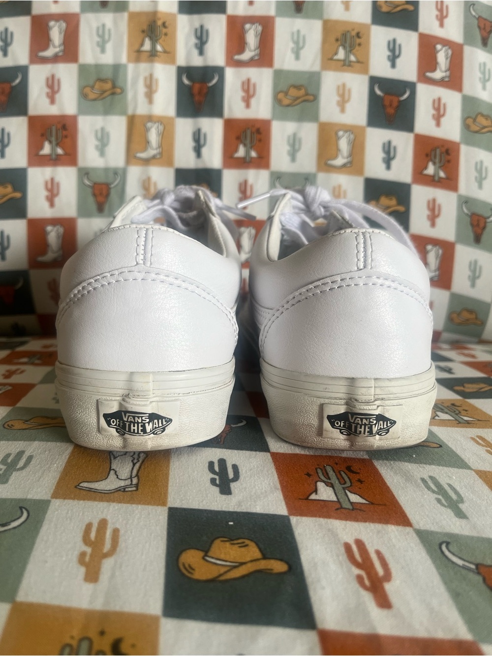 Vans Classic Low-Top Leather Sneakers in White - Picture 5 of 6